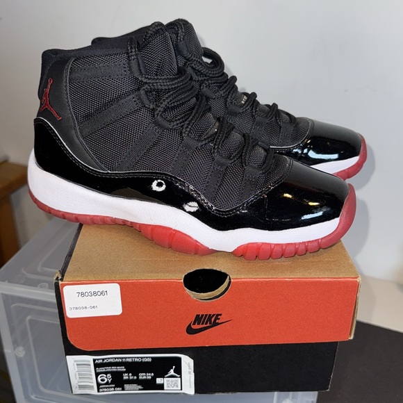 Nike Kids Air Jordan 11 Retro Black and Red Shoes 6.5Y - Picture 3 of 6